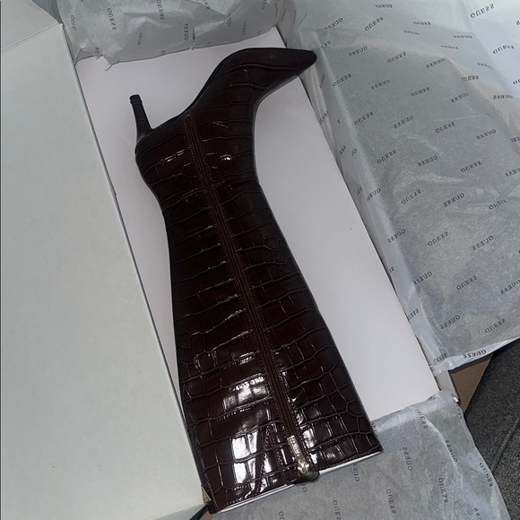 GUESS Women's Wayla Knee High Pointed Toe Dress Boots size US 5 - Picture 4 of 6